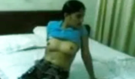 लड़का लड़की को चूत फुल सेक्सी मूवी हिंदी में में डालता है