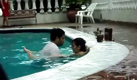 परिपक्व चाची सौतेले बेटे को बहकाता है हिंदी में सेक्सी मूवी