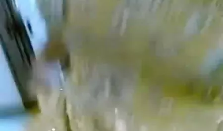 स्लिम चैस्टिटी लिन खुद को सोफे पर देती है हिन्दी सेक्सी मूवी