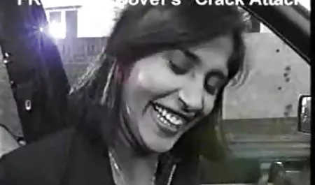 जवान लड़की बड़ी चतुराई से हॉलीवुड फुल सेक्स फिल्म एक आदमी को चोदती है