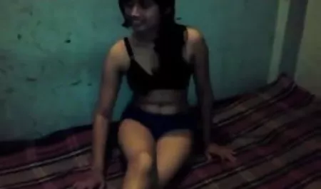 Dillion Carter ने सेक्सी मूवी बीपी वीडियो स्ट्रॉबेरी खाई और रसोई में सेक्स किया