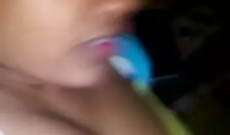 जापानी वाइब्रेटर और हाथों हॉलीवुड फुल सेक्स फिल्म से ऑर्गेज्म पकड़ता है