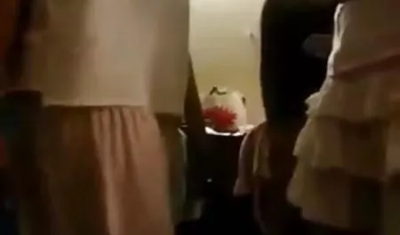 कोकेशियान चेहरे वाली काली चमड़ी वाली फूहड़ एक आदमी सेक्सी मूवी फुल सेक्सी मूवी को चोदती है