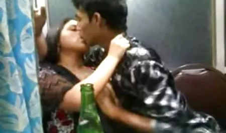 मैंने एक हिंदी मूवी एचडी सेक्सी आदमी को आमंत्रित किया, और वह शौचालय में हस्तमैथुन करने चली गई