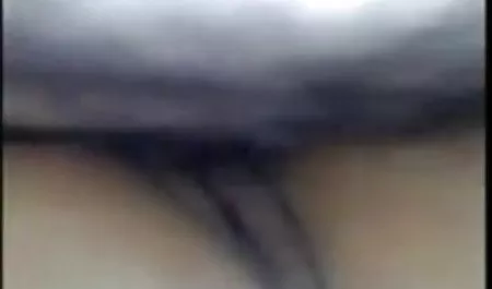 शिक्षक एक कंडोम में एक फुल हिंदी सेक्सी मूवी blowjob करता है