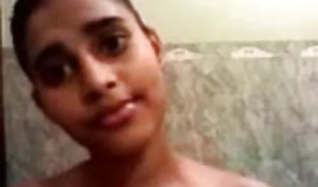 आदमी ने एक वेश्या में अपनी लड़की को आत्मसमर्पण फुल सेक्सी मूवी वीडियो में कर दिया