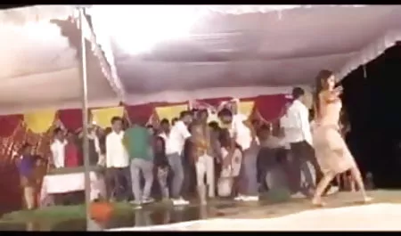 टेढ़े-मेढ़े दांतों वाले बालों वाले बाल काटने सेक्सी मूवी एचडी हिंदी वाले व्यक्ति