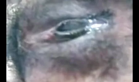 एक सेक्स शॉप सेक्सी वीडियो मूवी पिक्चर में चिक ने फालूस का फायदा उठाया