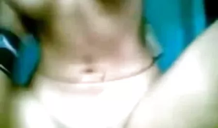 दो बड़ी महिलाएं कोमलता चाहती सेक्सी मूवी हिंदी में हैं और एक-दूसरे को छूती हैं