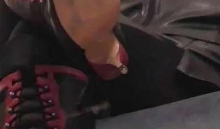 यह एक बड़े मुर्गा की शक्ति को आत्मसमर्पण करने हिंदी मूवी हद सेक्सी का समय है!