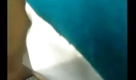 युवा शरारती लड़की एक सेक्सी वीडियो मूवी पिक्चर बड़ा डिक प्राप्त है