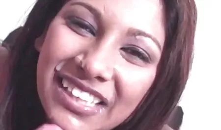 शॉर्ट कट श्यामला और सुनहरे बालों वाली एक मूवी सेक्सी हिंदी में वीडियो भीड़ है