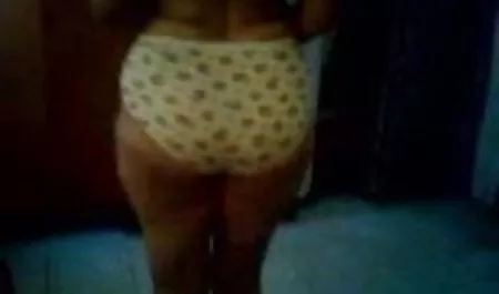 गड़बड़ सारा स्टोन सेक्सी हिंदी फुल मूवी स्तन के बीच