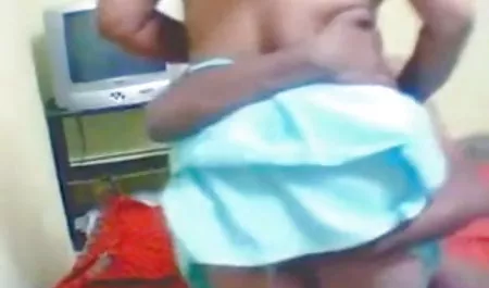 फोटोग्राफर एक सेक्स मूवी एचडी में वेश्या के साथ काम करता है