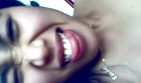 ईवा एलिंगटन ने एक व्यक्ति की मालिश की और उत्तेजित सेक्सी मूवी वीडियो में सेक्सी हो गई