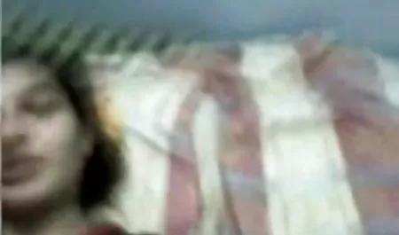 श्यामला एक डिक को जितना संभव हो उतना सेक्सी मूवी फुल सेक्सी मूवी गहरा लेती है