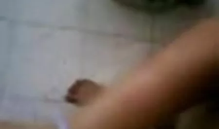 डाहलिया स्काई ने दो युवा लड़कों की चुदाई हिंदी की सेक्सी मूवी की