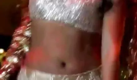 हॉट रेडहेड माँ को उसकी चूत को छूना बहुत पसंद है हिंदी में सेक्सी मूवी एचडी