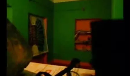 मेज सेक्सी मूवी सेक्सी पिक्चर पर दो सुंदरियाँ