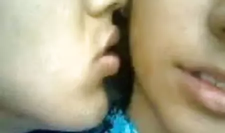 एक आदमी के साथ सेक्सी वीडियो फुल मूवी हिंदी दो लड़कियां