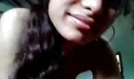 Krissy Lynn एक पिज्जा डिलीवरी मैन हिंदी में सेक्सी मूवी वीडियो में के साथ संभोग करती है