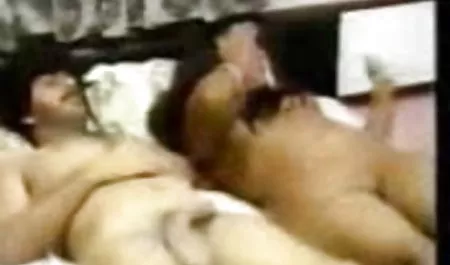 बस्टी फुल सेक्सी मूवी वीडियो में महिला हस्तमैथुन करती है