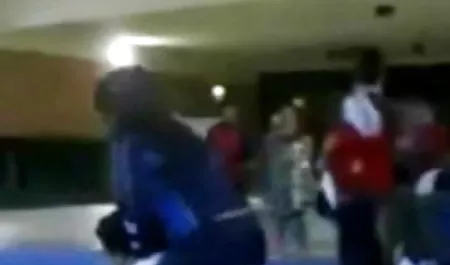 गीली हिंदी सेक्सी मूवी वीडियो में स्लिट वाली काली राजकुमारी